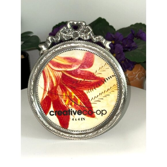 Vintage-Inspired Creative Co-Op 4x4 Brass Photo Frame - Picture 1 of 6
